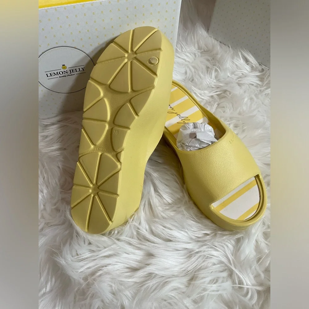 LEMON 🍋 JELLY SANDALS - Picture 4 of 9